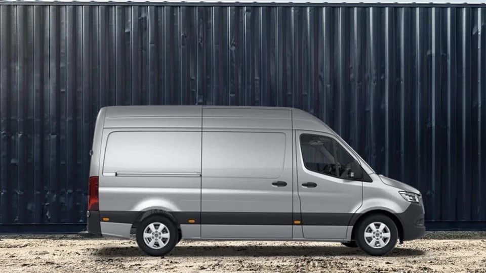 New Mercedes eSprinter drives 475 km on a Single Charge
